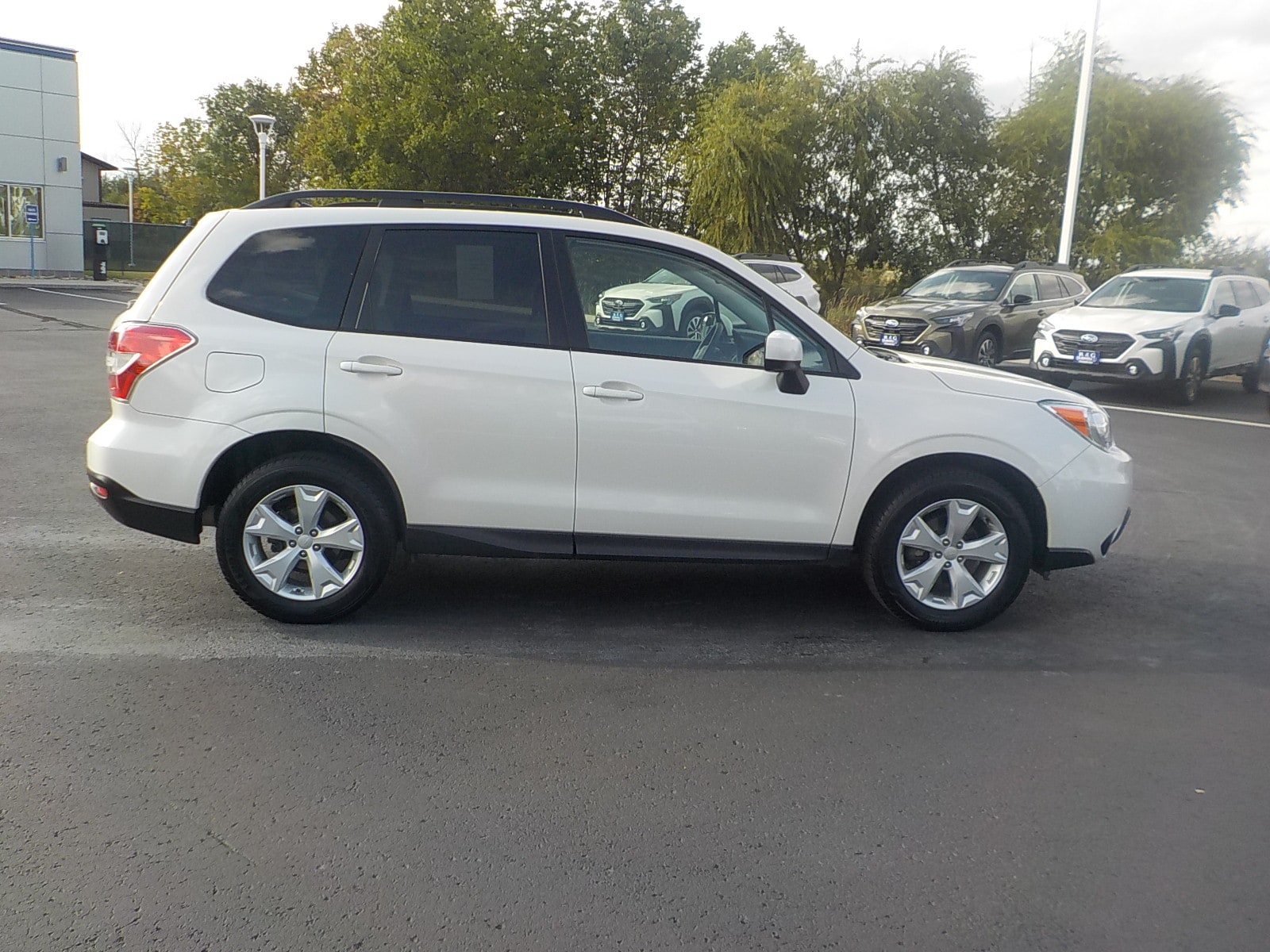 Used 2015 Subaru Forester i Premium with VIN JF2SJADC1FH547726 for sale in Detroit Lakes, MN