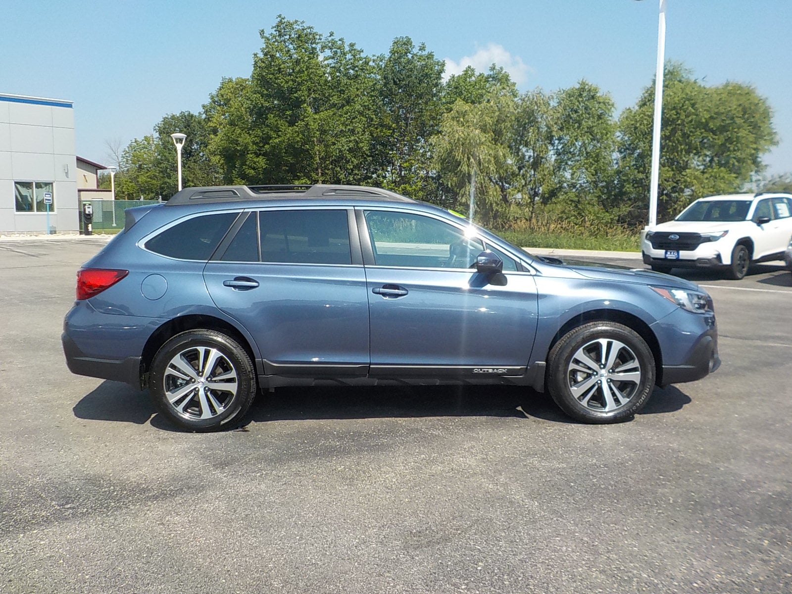 Used 2018 Subaru Outback Limited with VIN 4S4BSEKCXJ3372593 for sale in Detroit Lakes, Minnesota