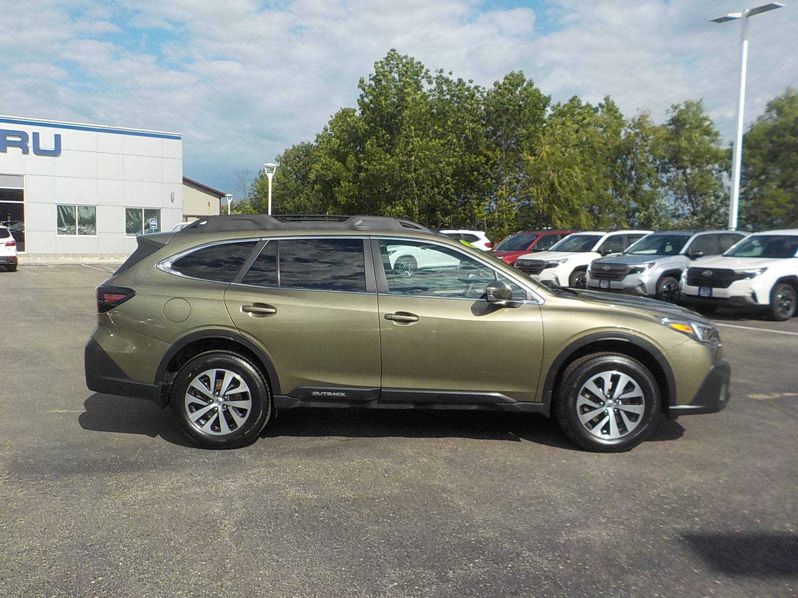Used 2021 Subaru Outback Premium with VIN 4S4BTAFC5M3192720 for sale in Detroit Lakes, Minnesota