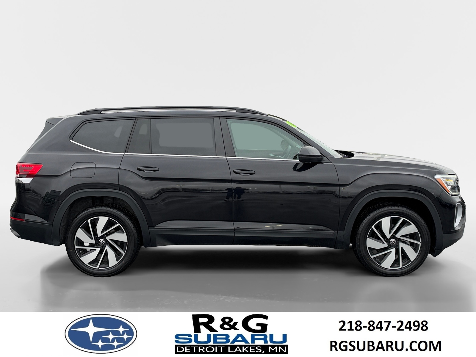 Used 2024 Volkswagen Atlas SE w/Tech with VIN 1V2HR2CA5RC623214 for sale in Detroit Lakes, Minnesota