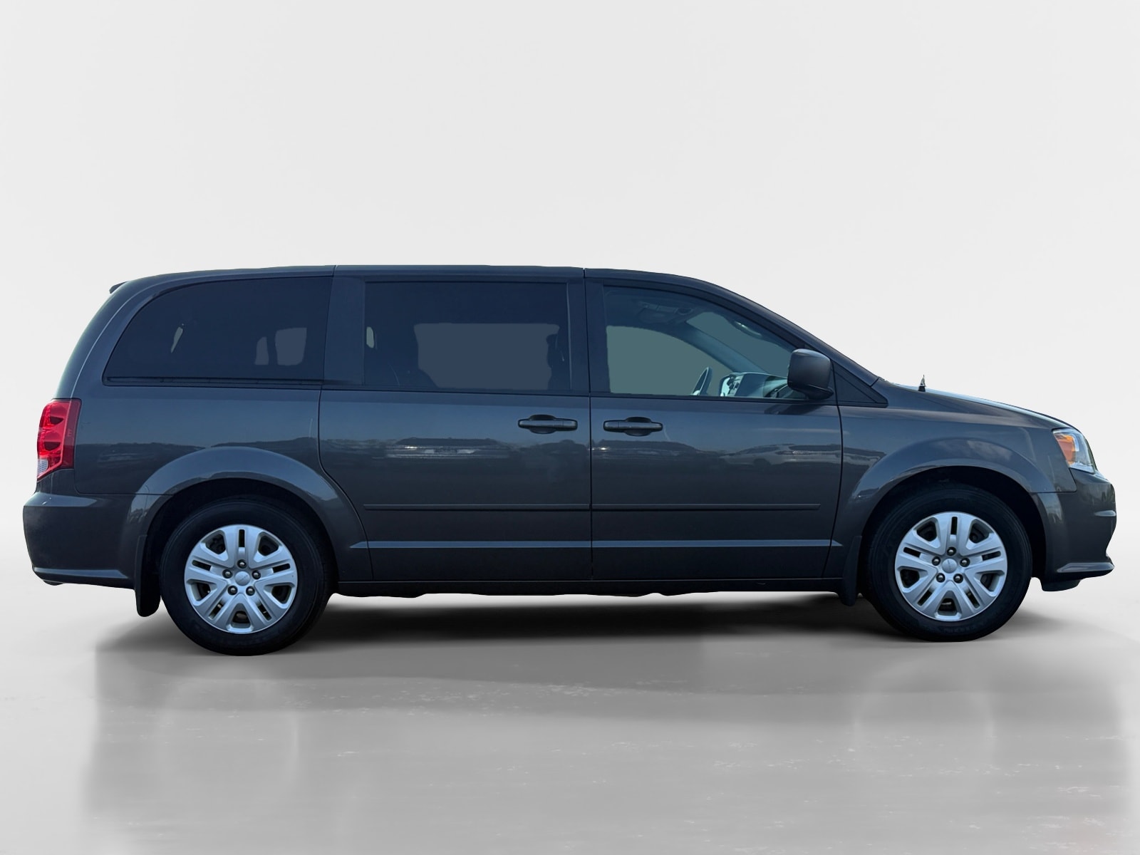 Used 2016 Dodge Grand Caravan SE with VIN 2C4RDGBG7GR340728 for sale in Detroit Lakes, Minnesota
