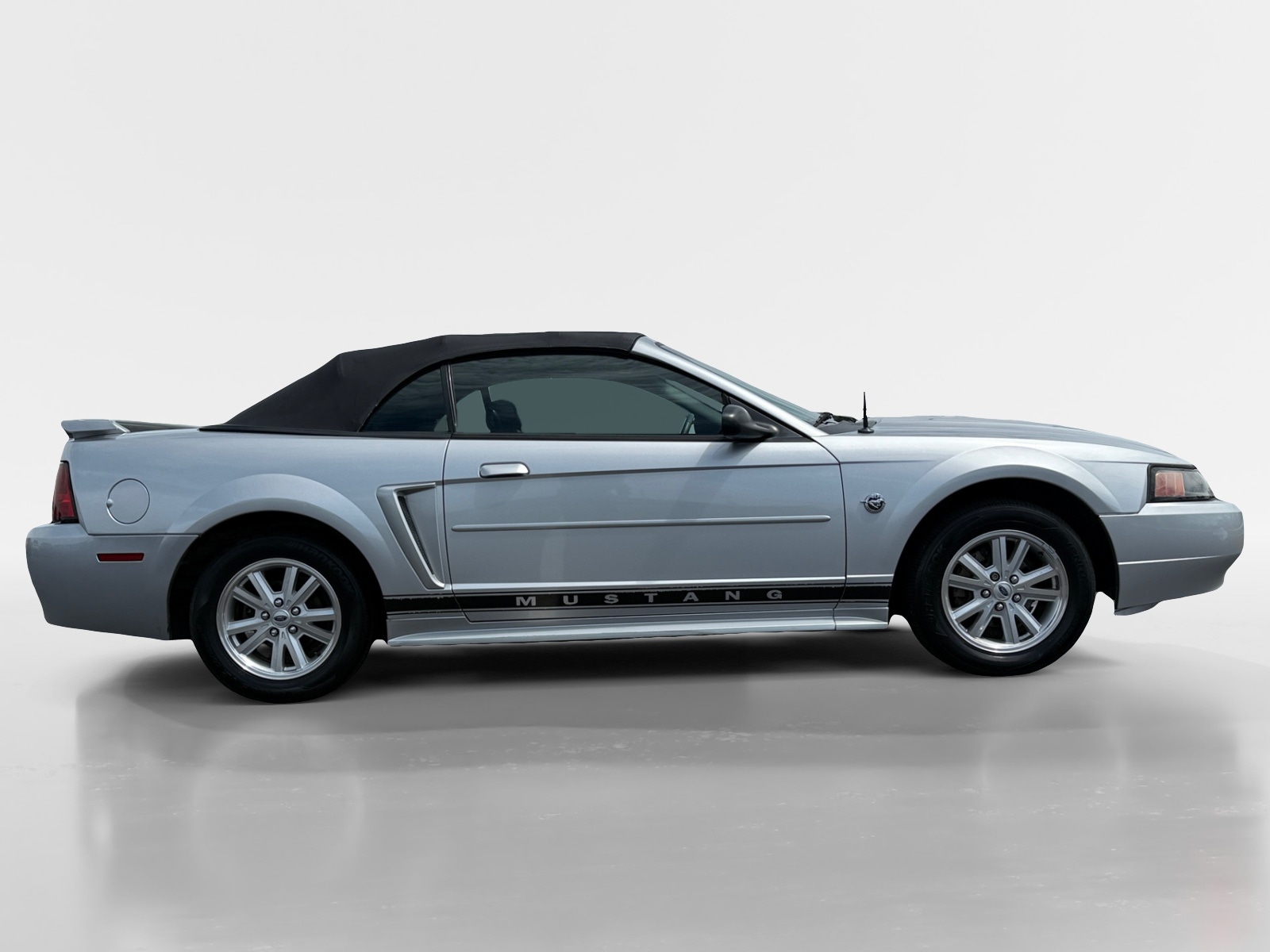 Used 2004 Ford Mustang Premium with VIN 1FAFP44404F112767 for sale in Detroit Lakes, Minnesota