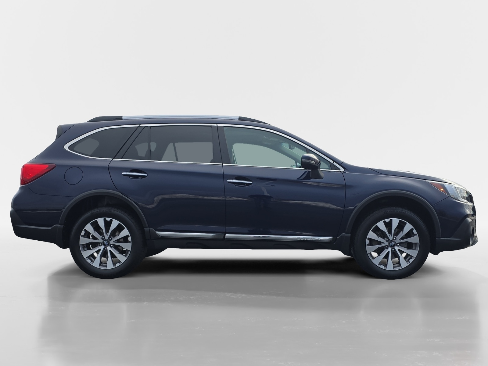 Used 2018 Subaru Outback Touring with VIN 4S4BSATC3J3306202 for sale in Detroit Lakes, Minnesota