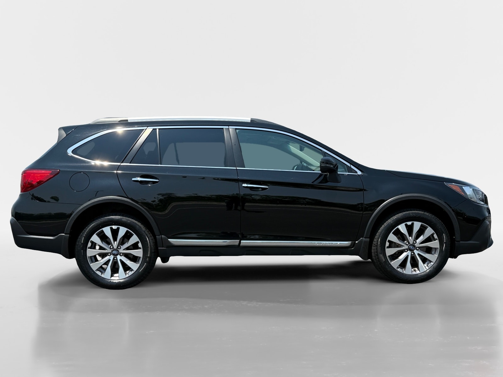 Used 2018 Subaru Outback Touring with VIN 4S4BSATC2J3333469 for sale in Detroit Lakes, Minnesota
