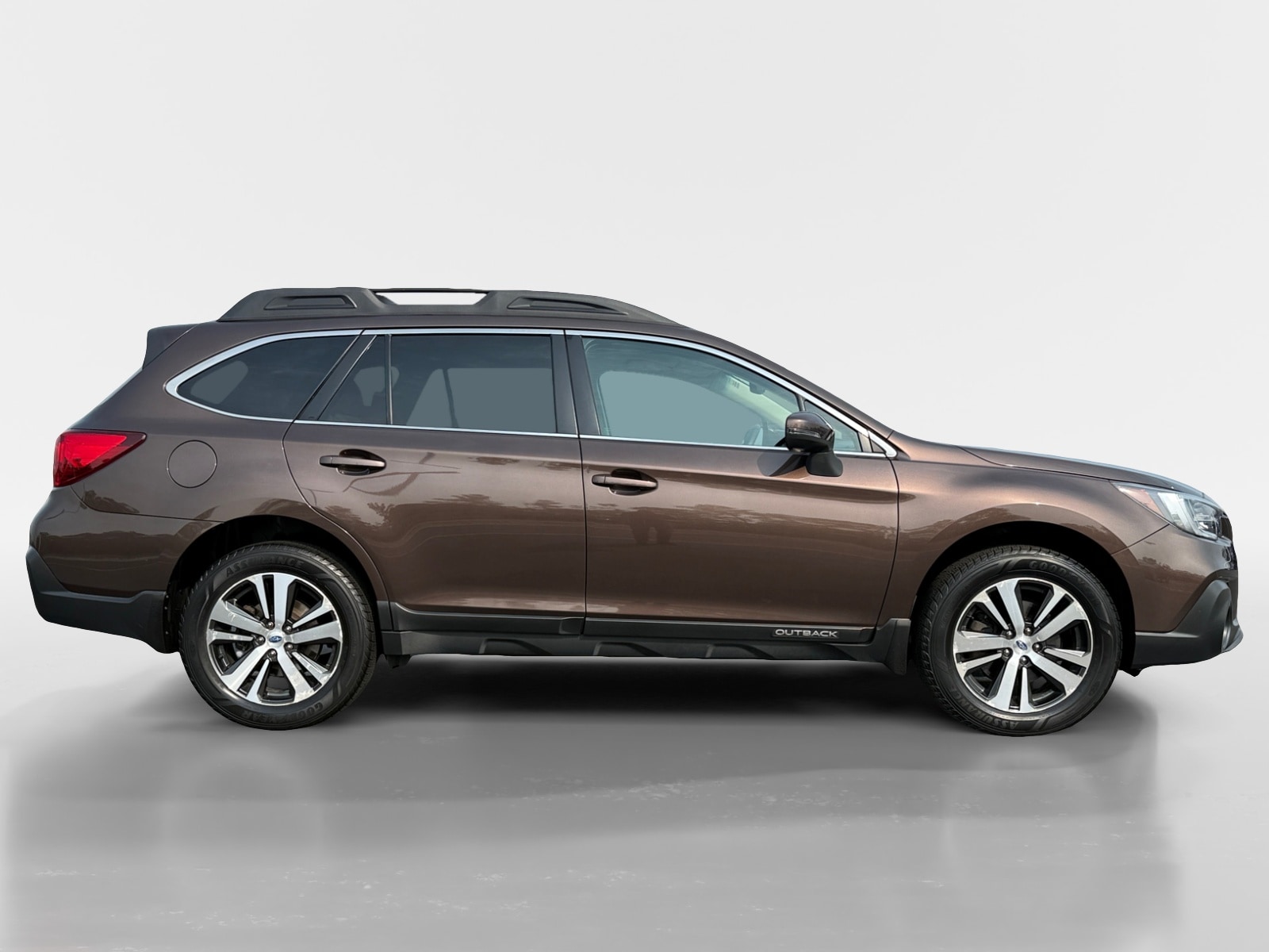 Used 2019 Subaru Outback Limited with VIN 4S4BSANC2K3214402 for sale in Detroit Lakes, Minnesota