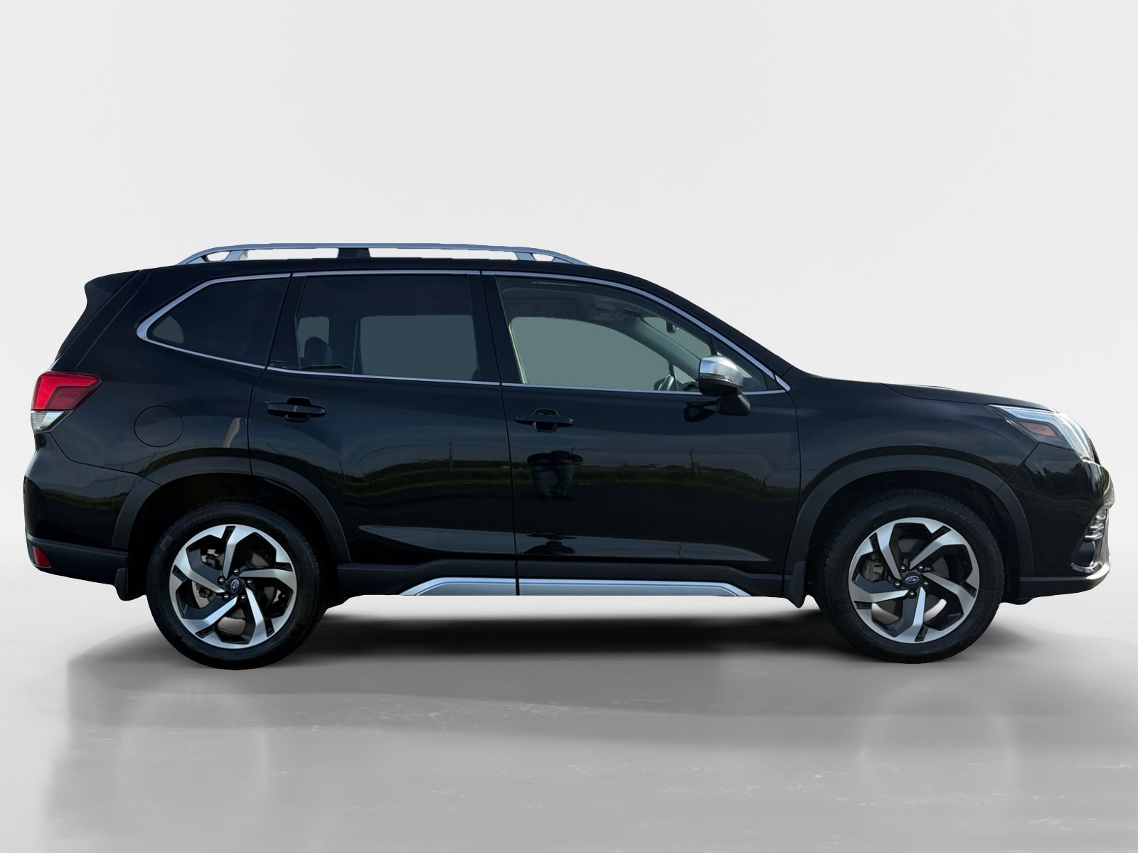 Used 2022 Subaru Forester Touring with VIN JF2SKARC2NH466450 for sale in Detroit Lakes, Minnesota