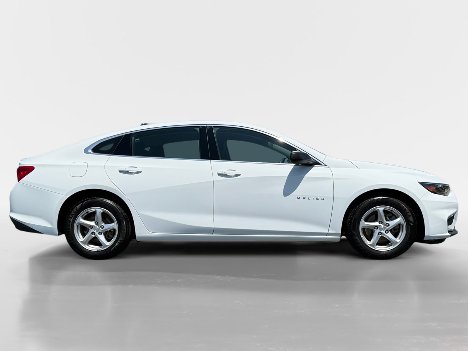 Used 2018 Chevrolet Malibu 1FL with VIN 1G1ZC5ST9JF158332 for sale in Detroit Lakes, Minnesota