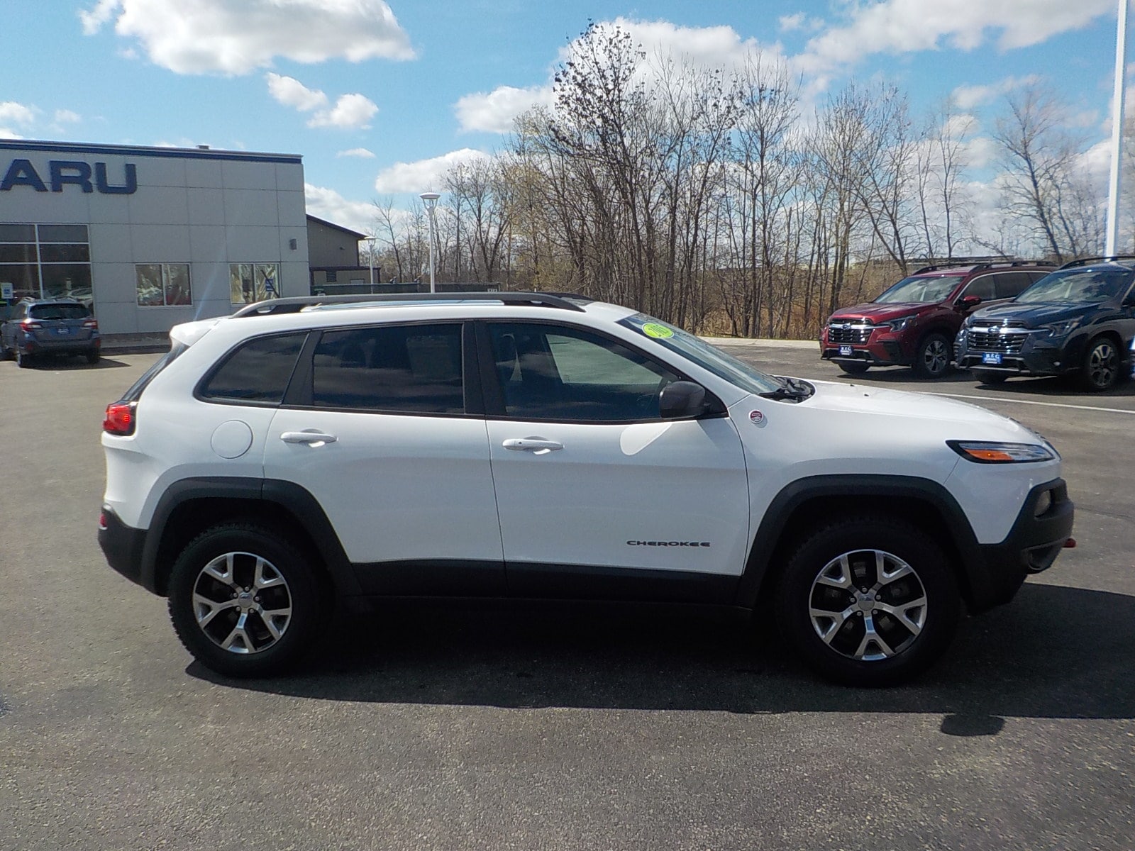 Used 2015 Jeep Cherokee Trailhawk with VIN 1C4PJMBS2FW520806 for sale in Detroit Lakes, Minnesota