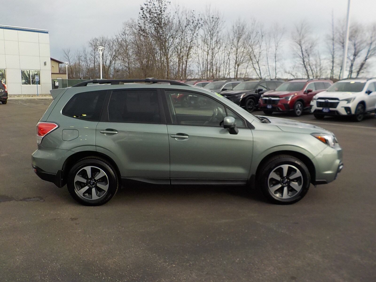 Used 2018 Subaru Forester Premium with VIN JF2SJAGC4JH527460 for sale in Detroit Lakes, Minnesota