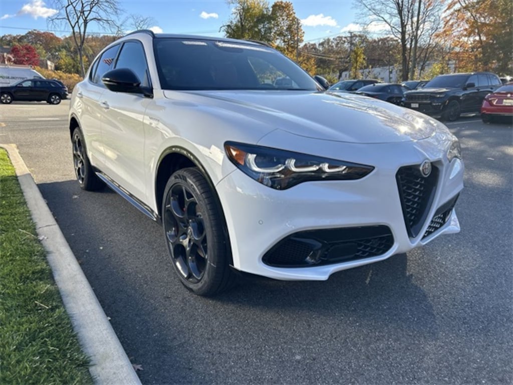 New 2025 Alfa Romeo Stelvio AWD Sport Utility
