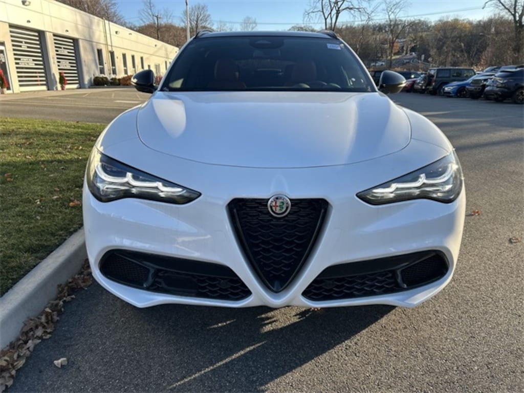 New 2025 Alfa Romeo Stelvio AWD Sport Utility