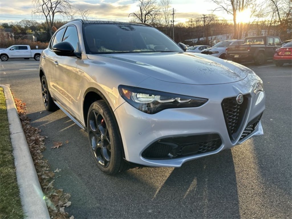 New 2025 Alfa Romeo Stelvio AWD Sport Utility