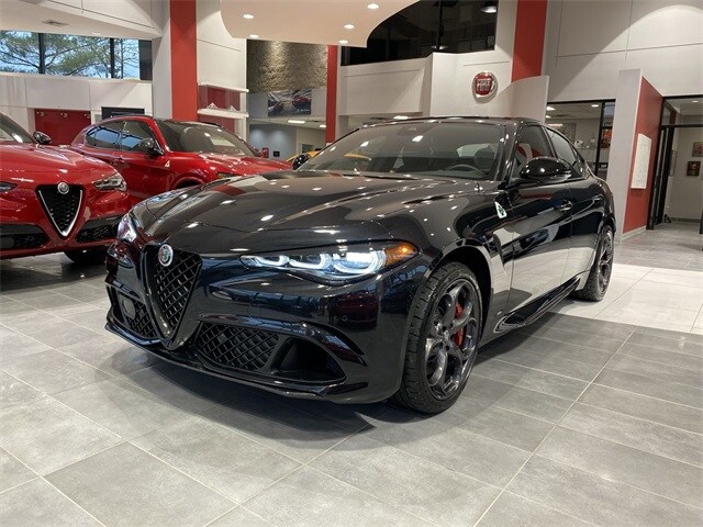 2024 Alfa Romeo Giulia Quadrifoglio photo 2
