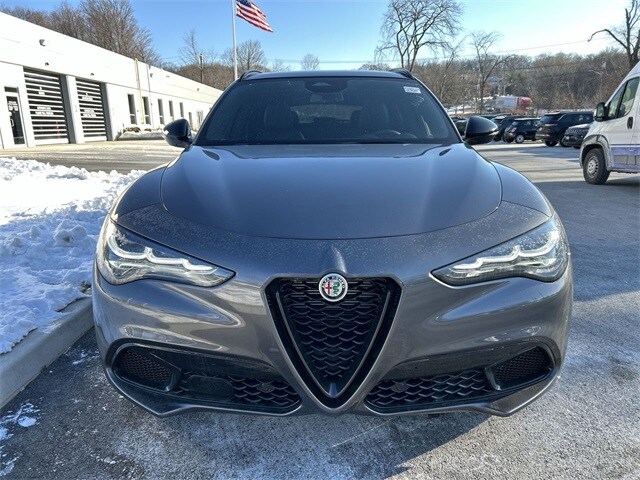 2025 Alfa Romeo Stelvio Sprint photo 3