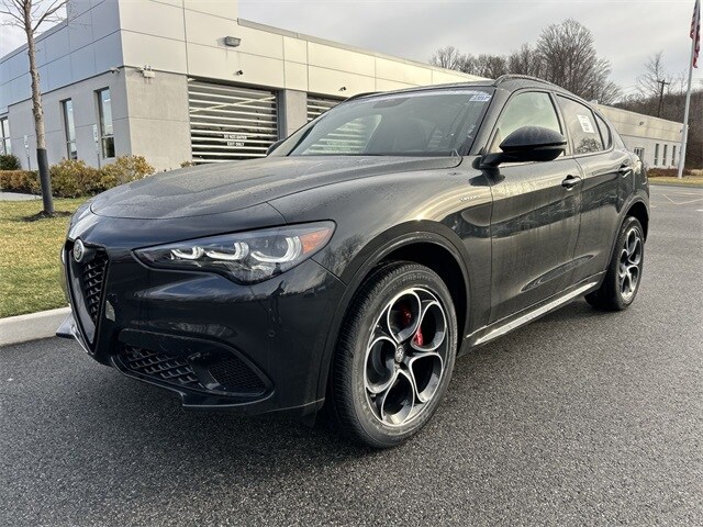 2025 Alfa Romeo Stelvio Sprint Base photo 4