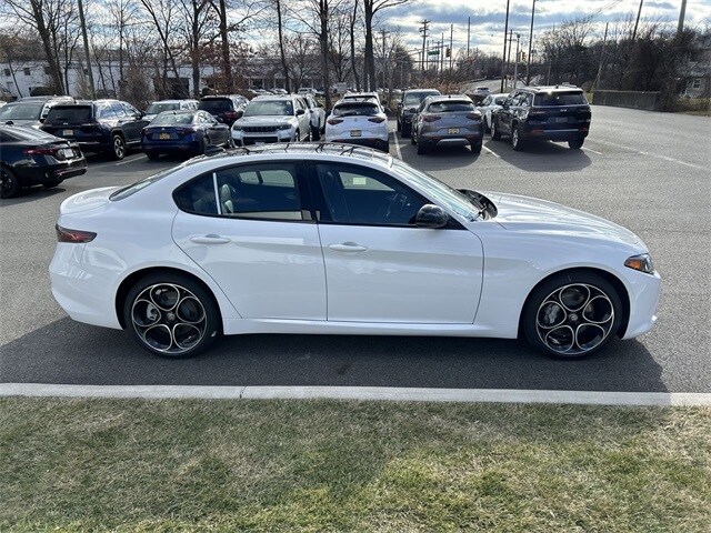 2025 Alfa Romeo Giulia SPRINT photo 4