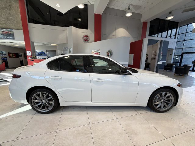 2026 Alfa Romeo Giulia Base - Photo 9