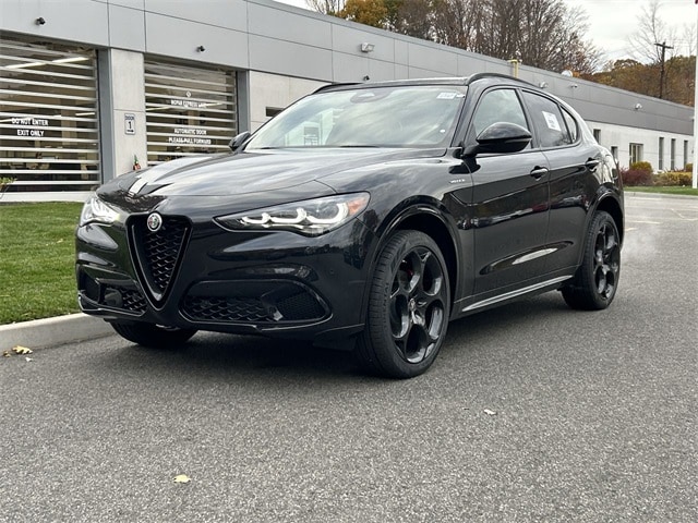 2025 Alfa Romeo Stelvio Base