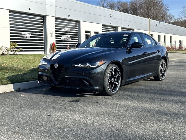 2025 Alfa Romeo Giulia Base's photo