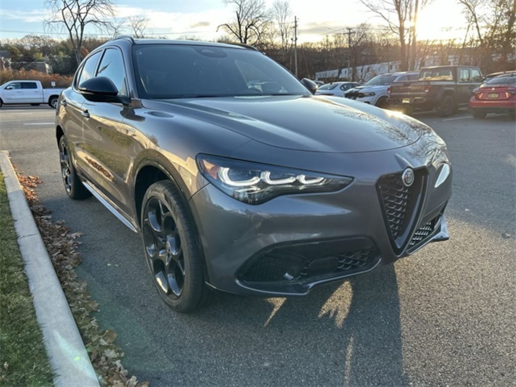 New 2025 Alfa Romeo Stelvio AWD Sport Utility