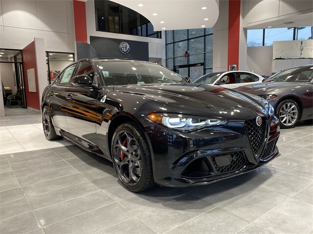 2024 Alfa Romeo Giulia Quadrifoglio photo 4