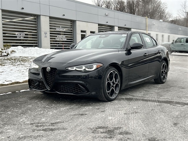 2025 Alfa Romeo Giulia Base's photo