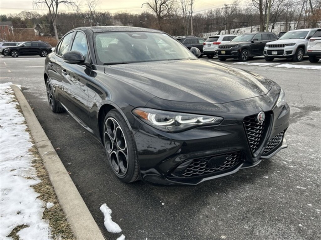 New 2025 Alfa Romeo Giulia AWD Sedan