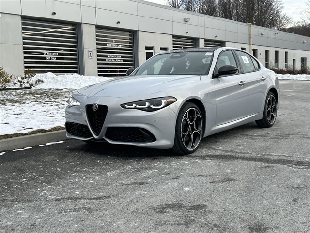 2025 Alfa Romeo Giulia Base's photo