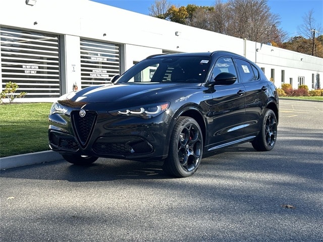 2025 Alfa Romeo Stelvio Base