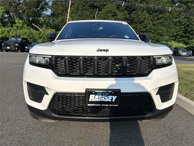 2022 Jeep Grand Cherokee Altitude photo 3