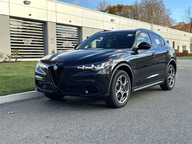 2025 Alfa Romeo Stelvio Base