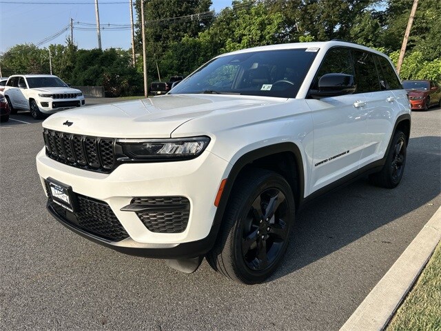 2022 Jeep Grand Cherokee Altitude photo 4
