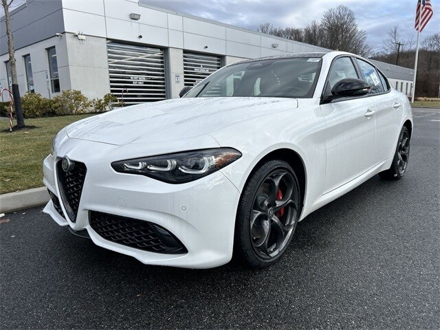 2025 Alfa Romeo Giulia photo 4