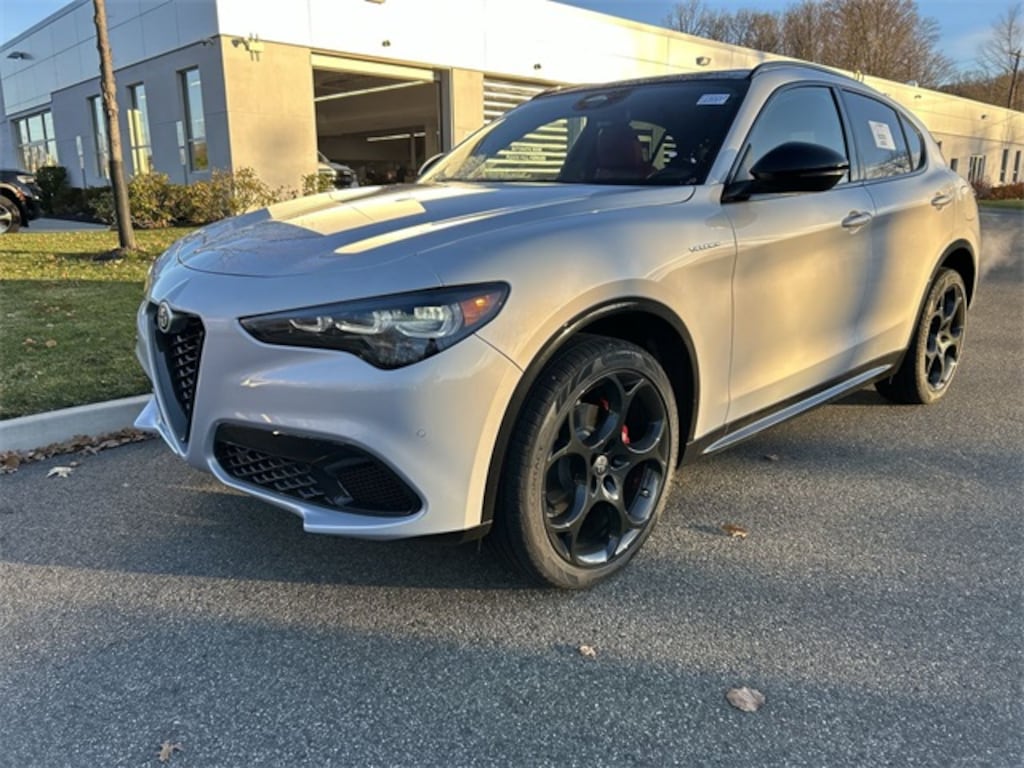 New 2025 Alfa Romeo Stelvio AWD Sport Utility