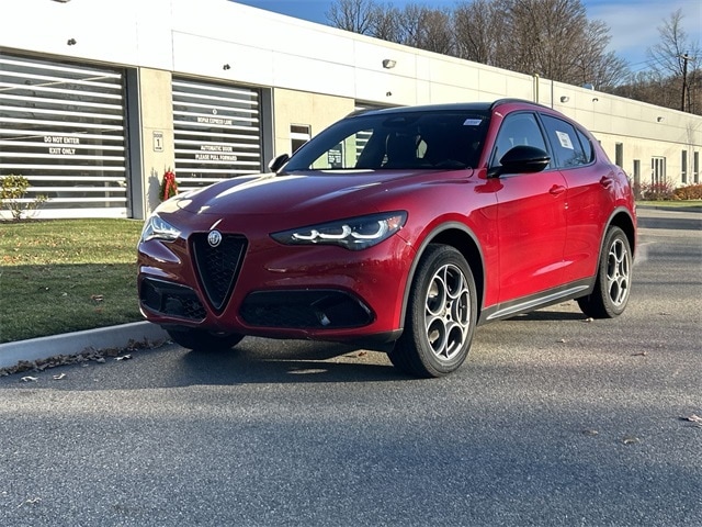 2025 Alfa Romeo Stelvio Base's photo