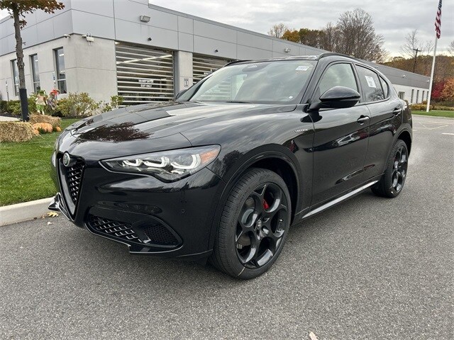 2025 Alfa Romeo Stelvio Sprint Base photo 3