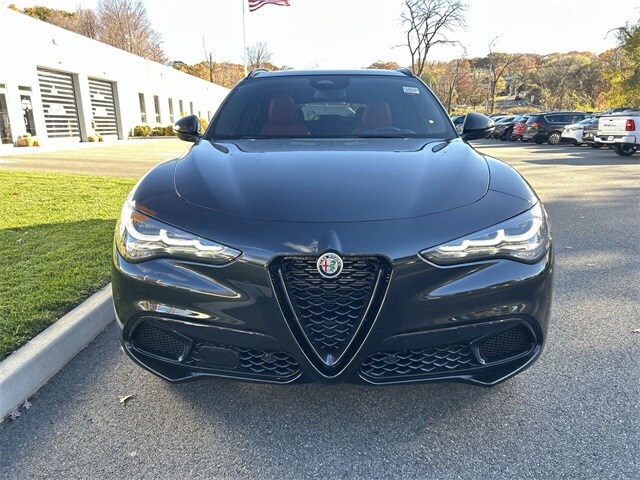 2025 Alfa Romeo Stelvio Sprint Base photo 3