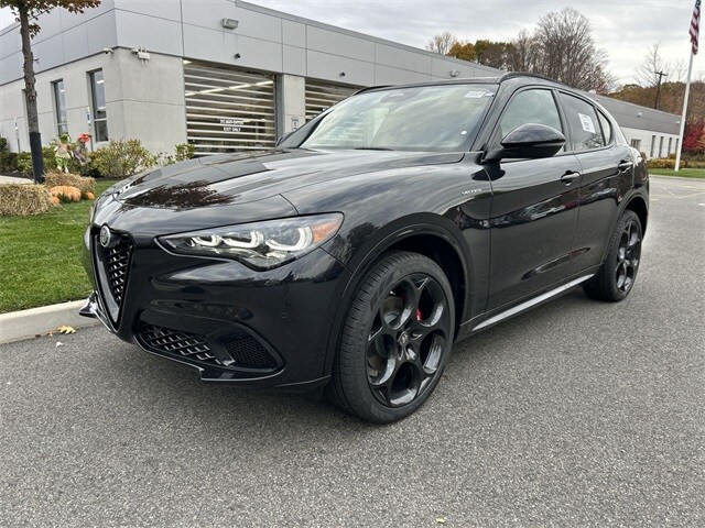 2025 Alfa Romeo Stelvio Sprint Base photo 3