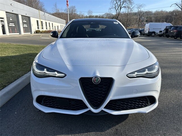 2025 Alfa Romeo Giulia photo 3