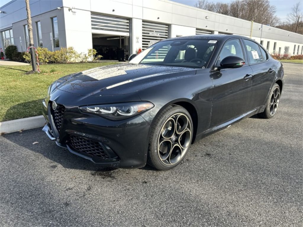 New 2025 Alfa Romeo Giulia INTENSA AWD Sedan