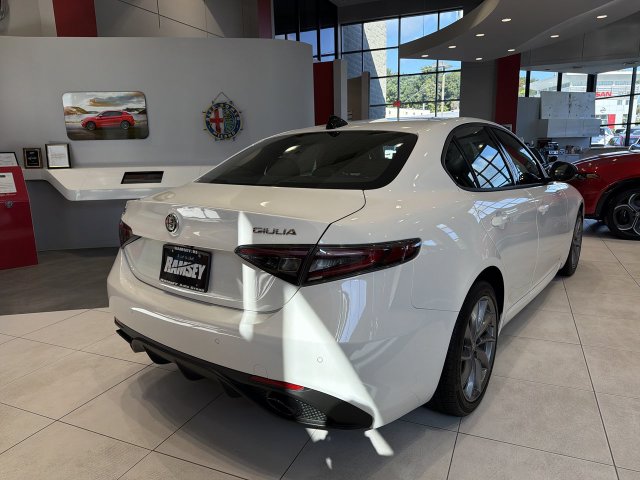 2026 Alfa Romeo Giulia Base - Photo 8