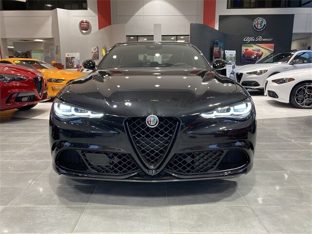 2024 Alfa Romeo Giulia Quadrifoglio photo 3