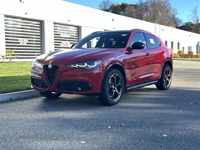 2025 Alfa Romeo Stelvio Intensa