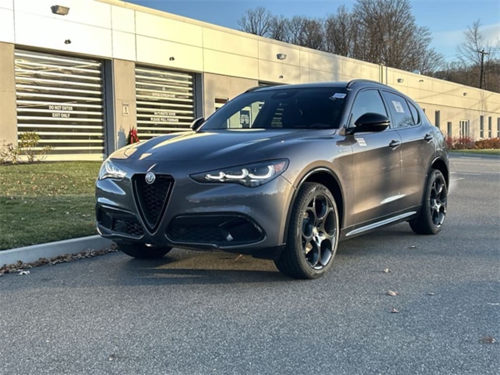 New 2025 Alfa Romeo Stelvio AWD Sport Utility