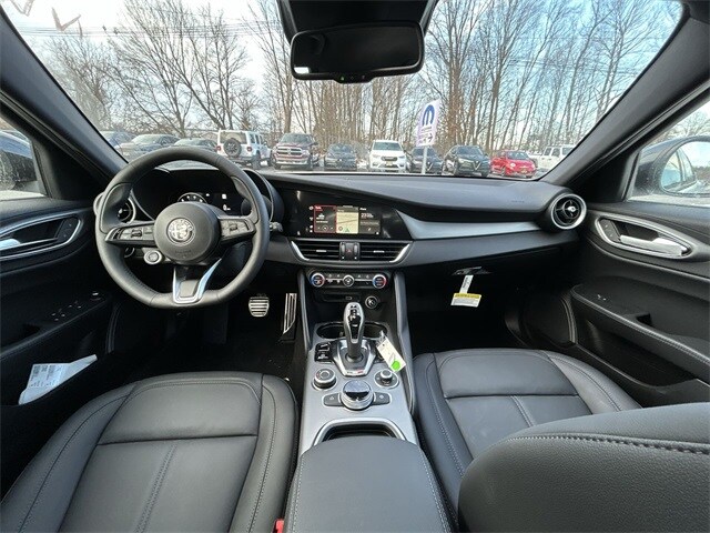 2026 Alfa Romeo Giulia Base - Photo 12
