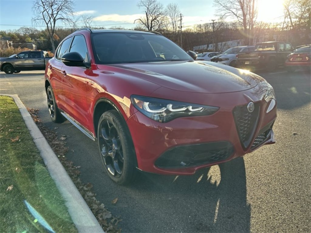 New 2025 Alfa Romeo Stelvio AWD Sport Utility