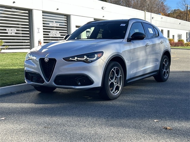 2025 Alfa Romeo Stelvio Base