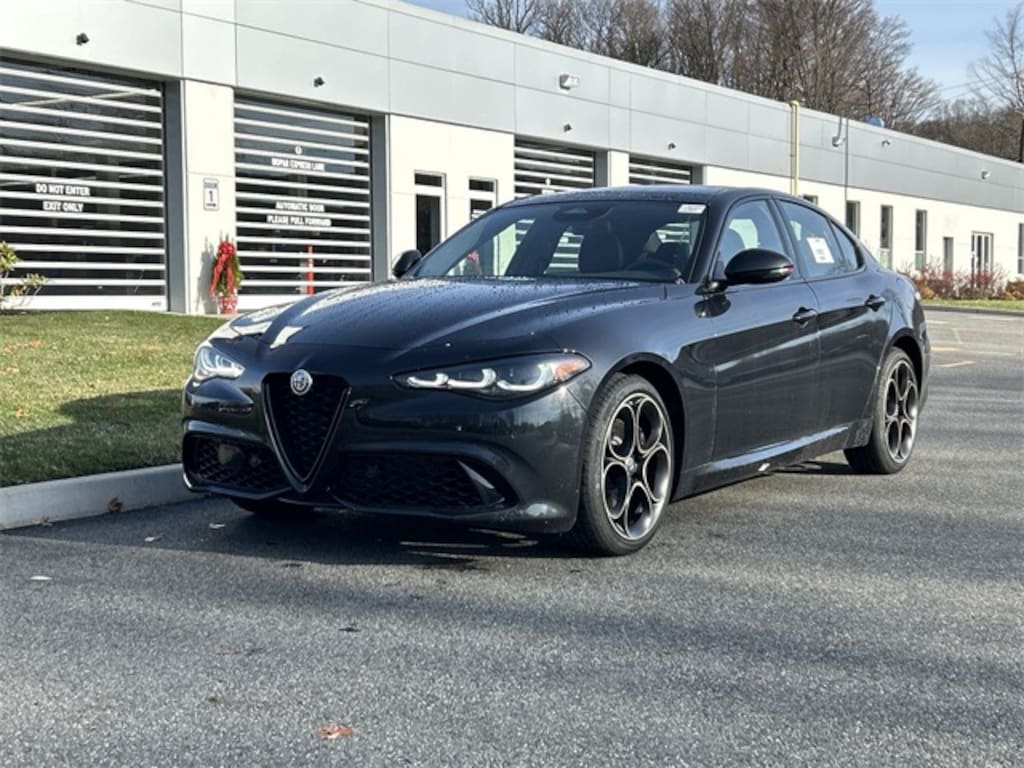 New 2025 Alfa Romeo Giulia INTENSA AWD Sedan