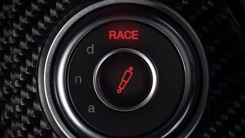 2024 Alfa Romeo Giulia Quadrifoglio DNA selector
