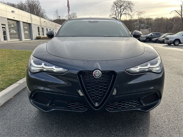 2025 Alfa Romeo Stelvio Sprint Base photo 3